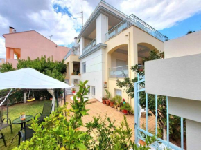 Dora's home with garden Volos